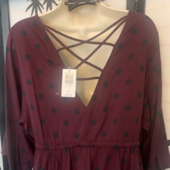 π₯π€π Get Noticed in Style! ππ€π₯ Adorable Burgundy Torrid Top size 1X - Picture 11 of 12